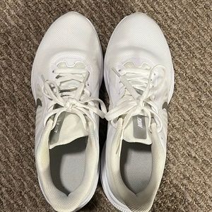 NIKE DOWNSHIFTER SIZE 8